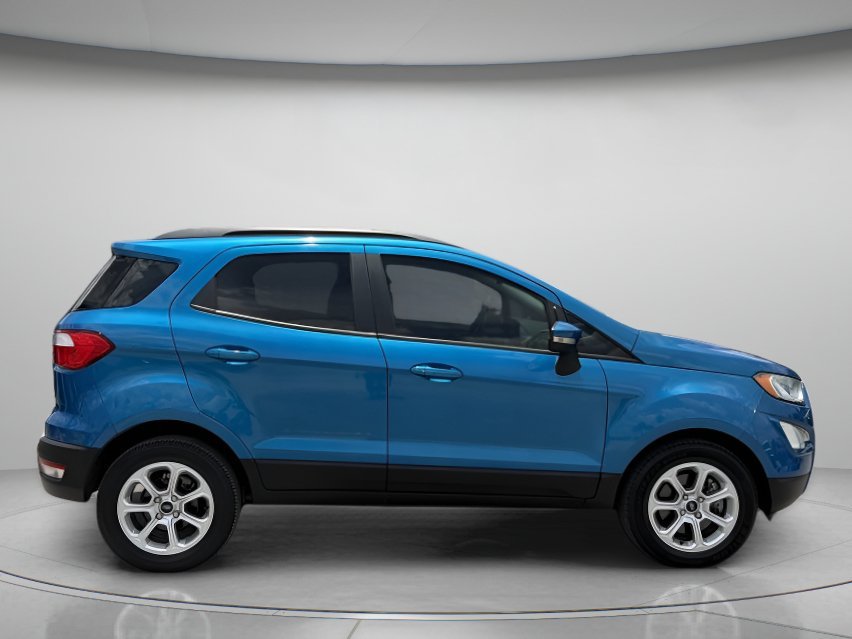 Used 2020 Blue Candy Ford SE image 2