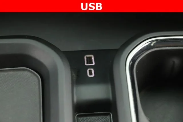 Used 2024 White GMC AT4 image 27