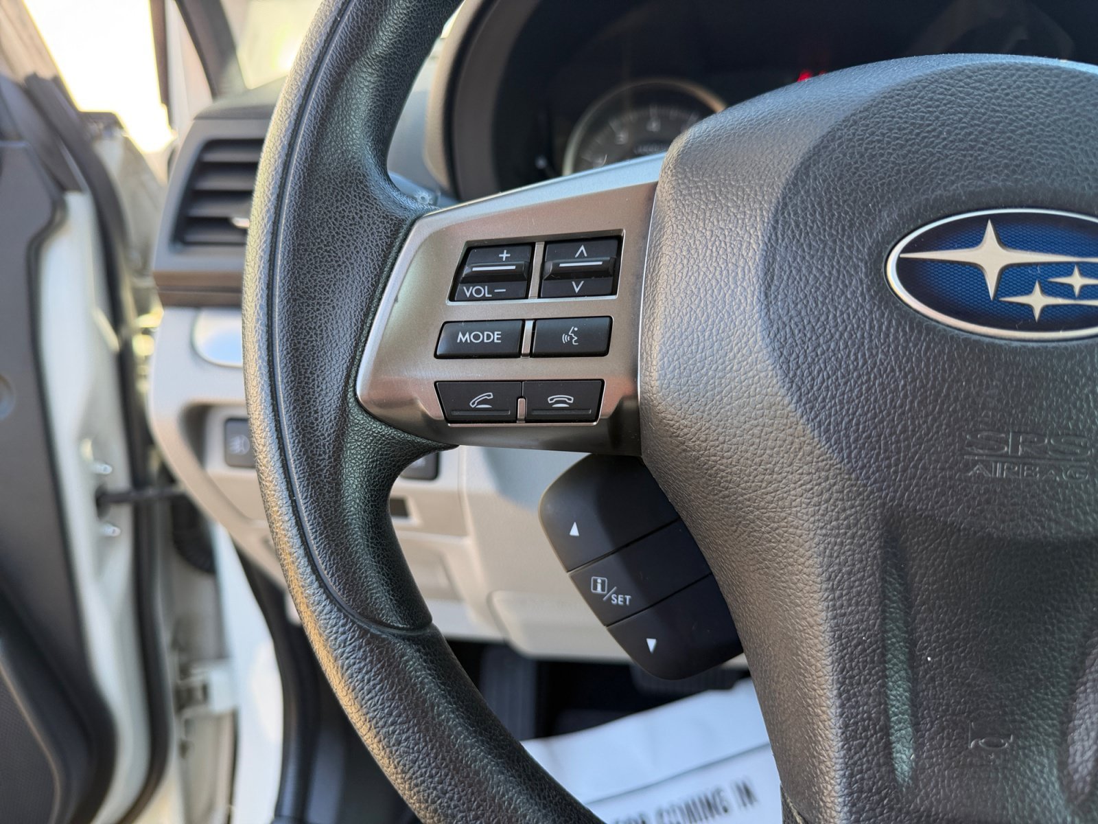 Used 2015 Satin White Pearl Subaru 2.5i Premium image 11