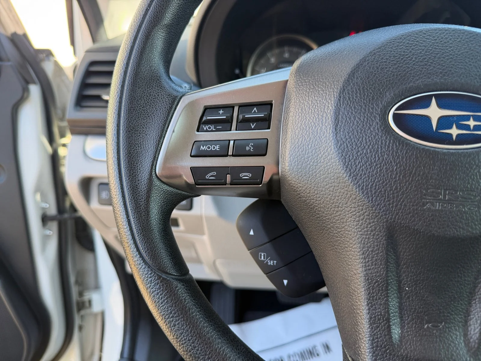 Used 2015 Satin White Pearl Subaru 2.5i Premium image 11
