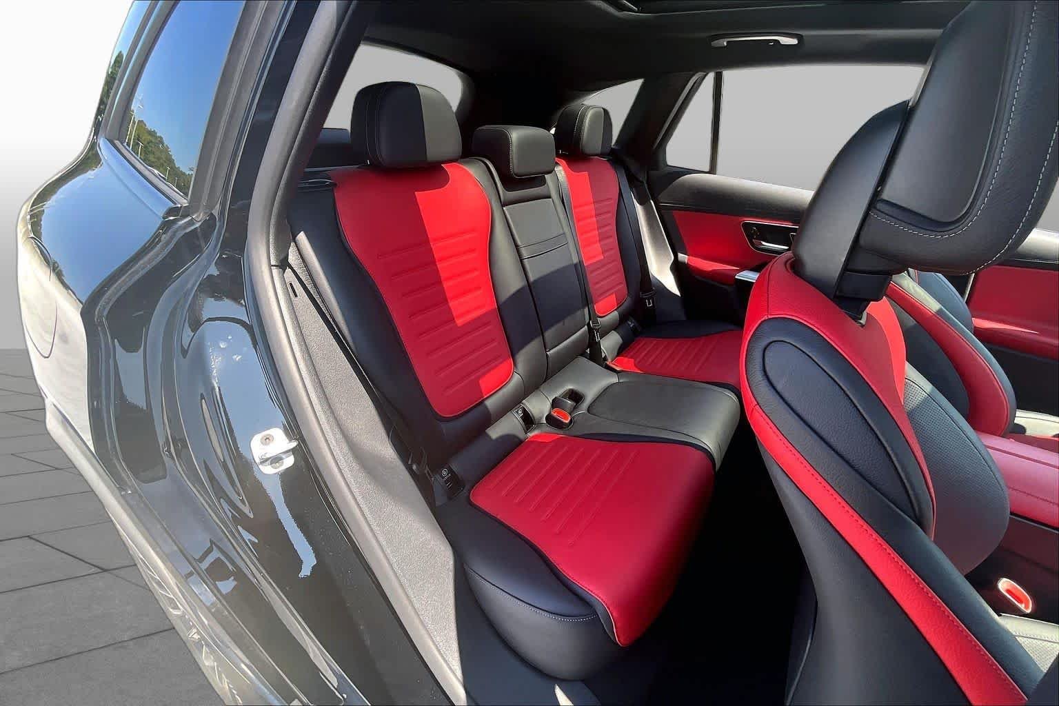 Used 2026 Obsidian Black Metallic Mercedes-Benz GLC 300 image 19
