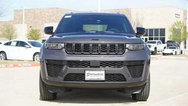 New 2026 Baltic Gray Metallic Clear-Coat Exterior Paint Jeep Laredo image 2
