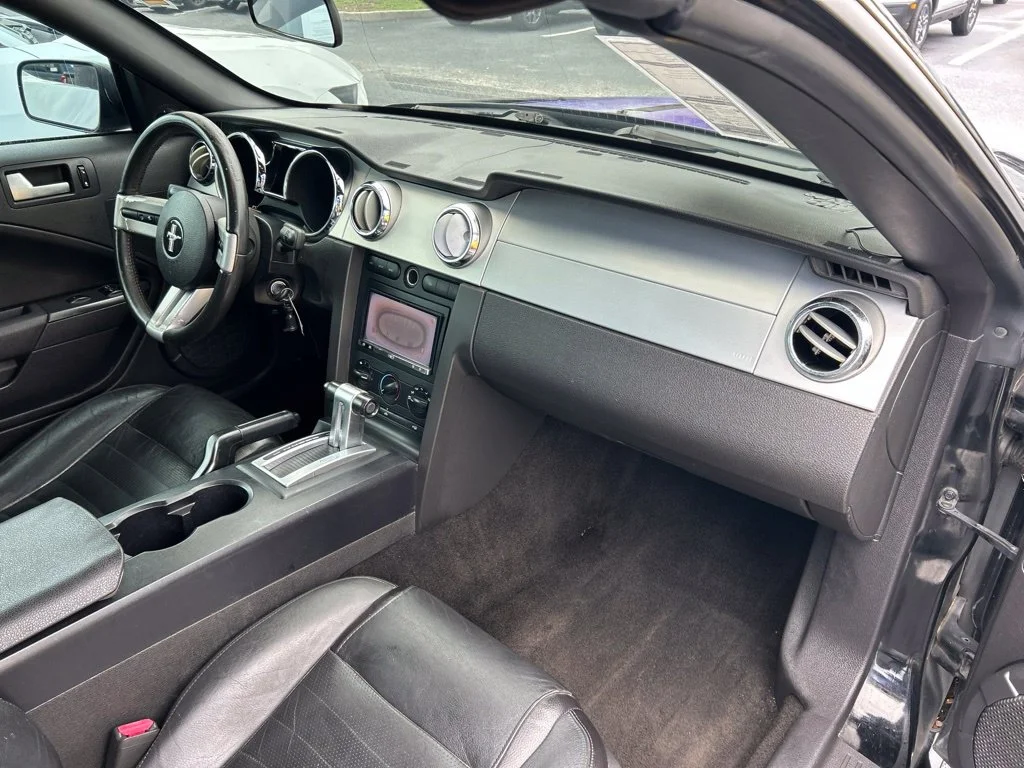 Used 2006 Black Clearcoat Ford  image 37