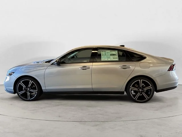 New 2026 Silver Honda SE image 2