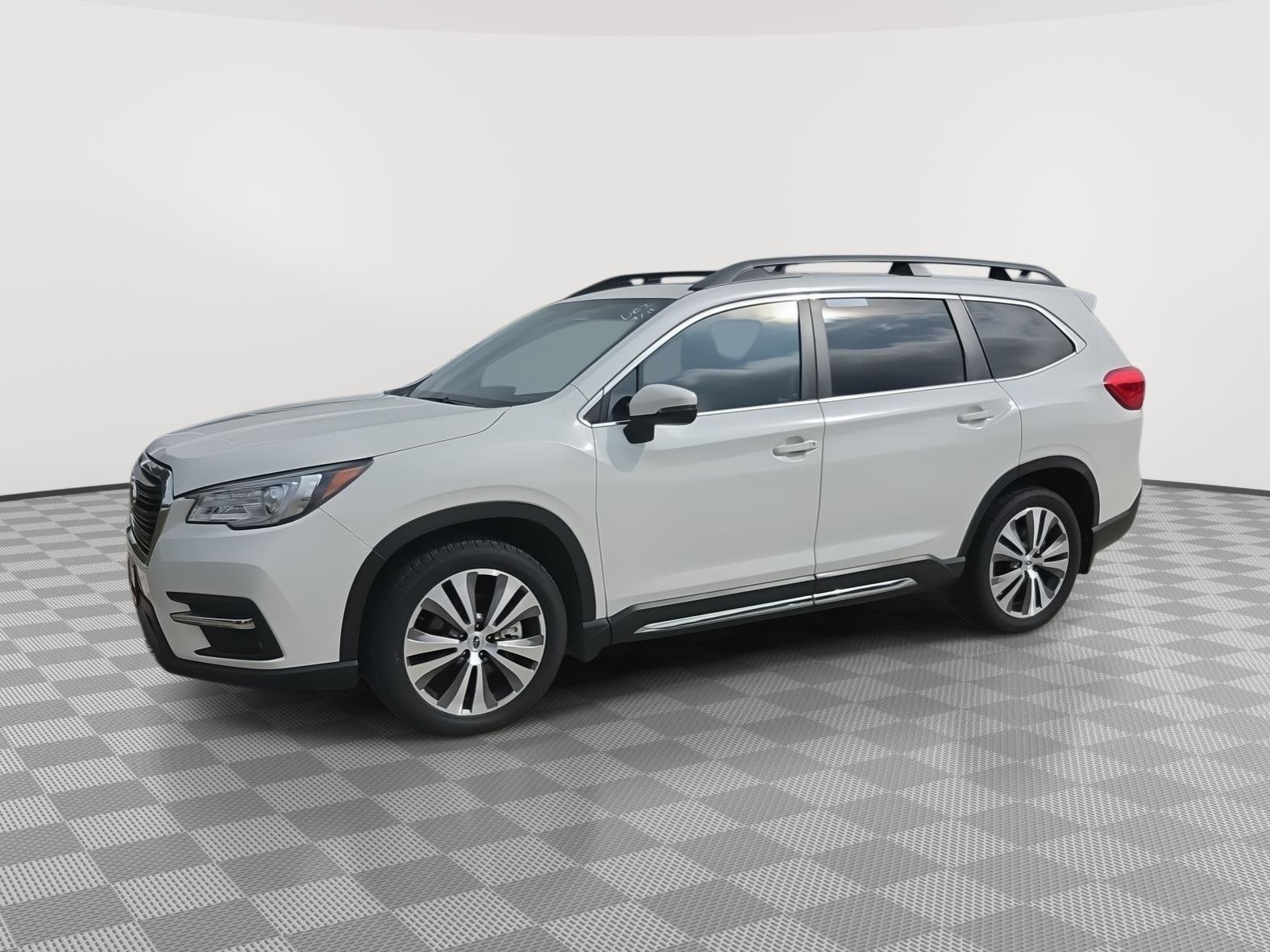 Used 2021 Crystal White Pearl Subaru Limited image 4