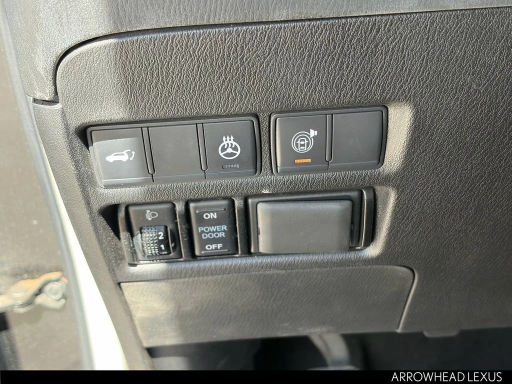 Used 2018 Black Nissan Platinum image 26