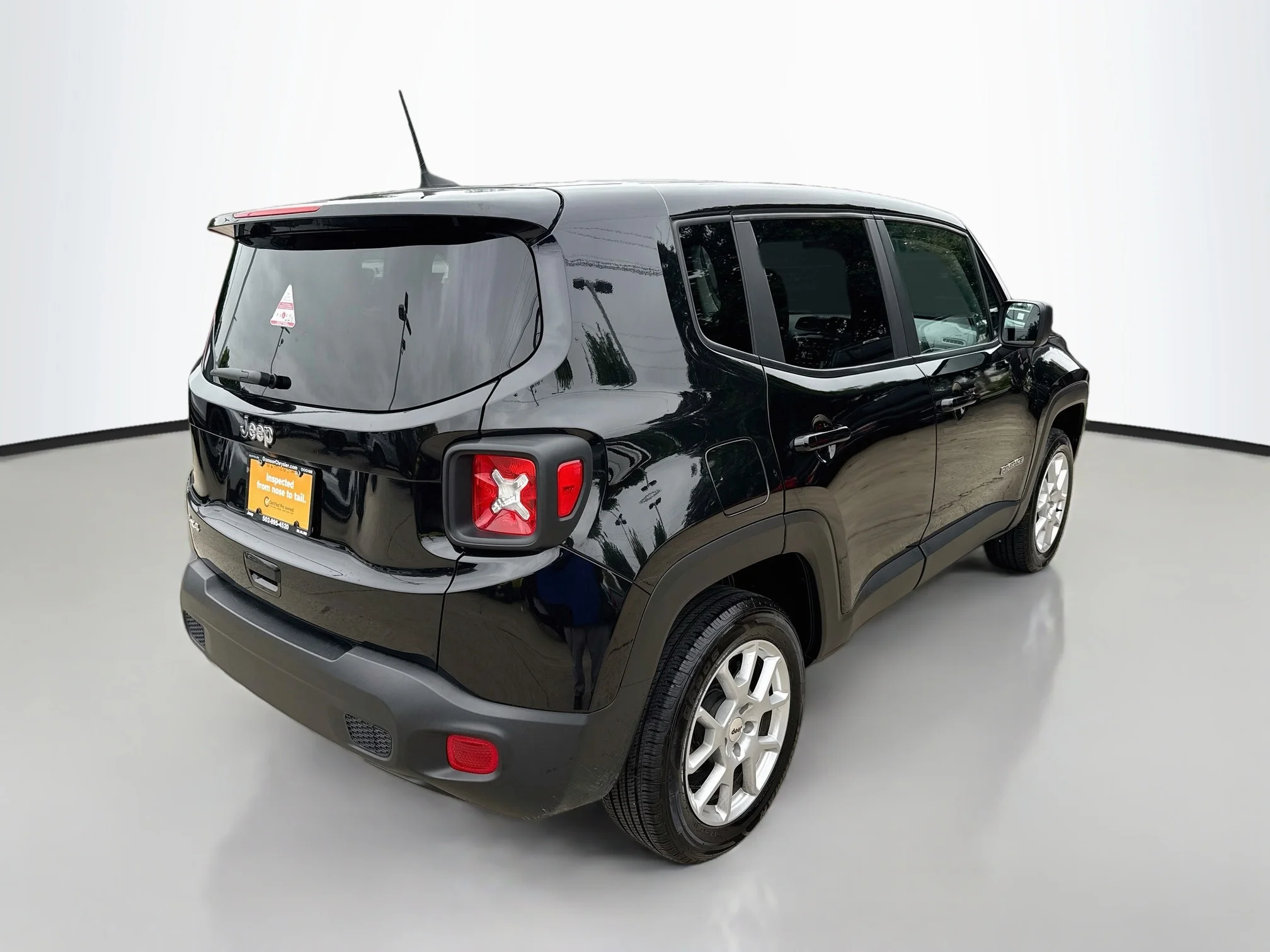 Used 2023 Black Clearcoat Jeep Latitude image 8