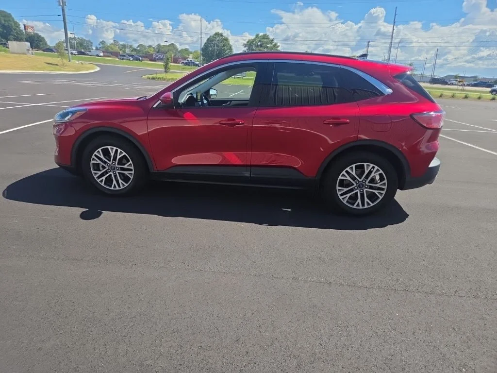 Used 2022 Red Ford SEL image 7