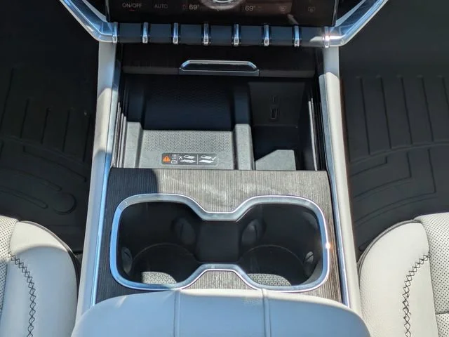 Used 2025 Sterling Metallic GMC Denali image 22