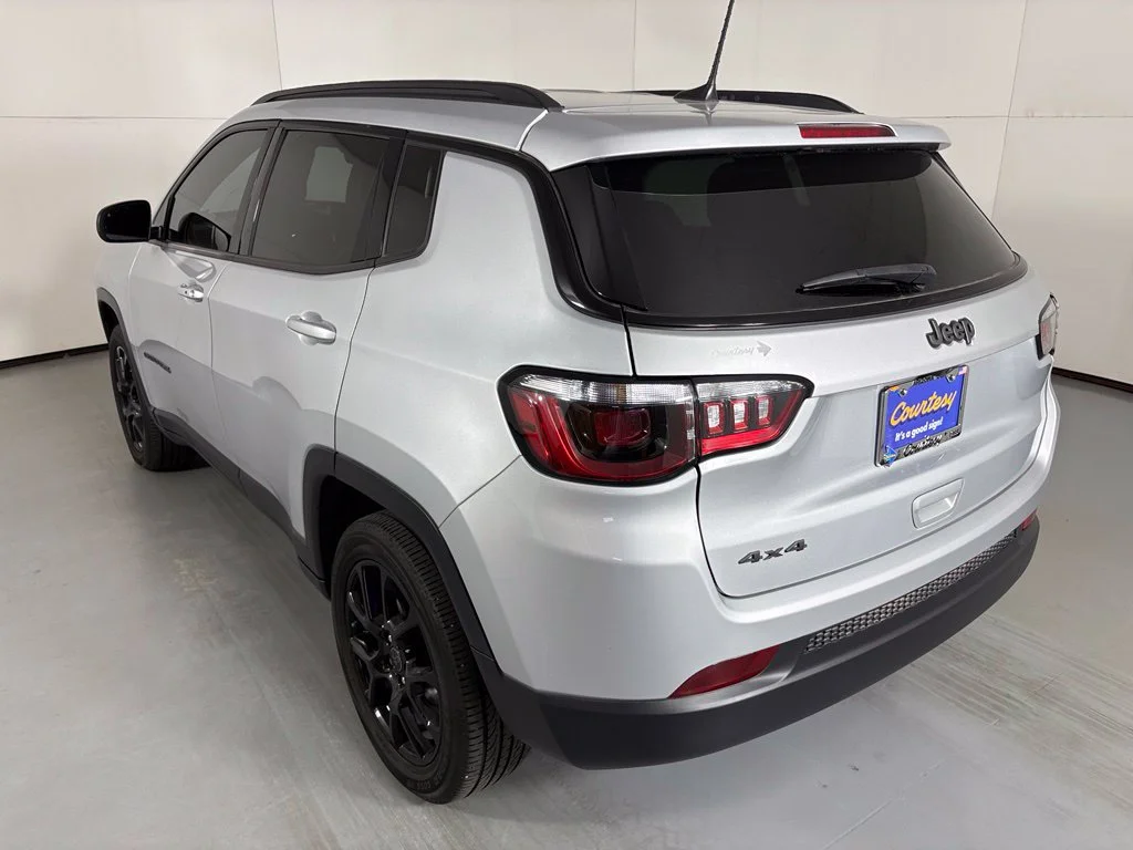 Used 2025 Silver Jeep Latitude image 6