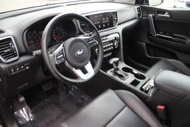 Used 2022 Red Kia EX image 3