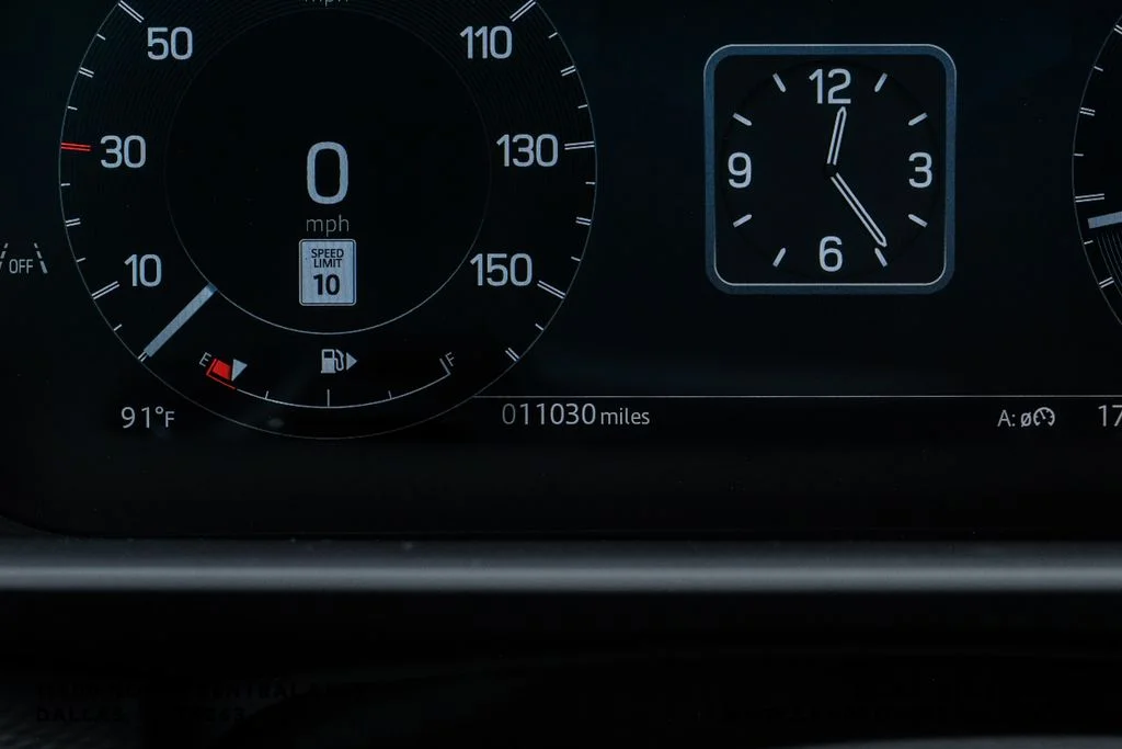 Used 2025 White Land Rover Dynamic SE image 18