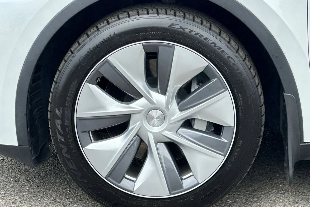 2023 Tesla Model Y Long Range - Photo 32