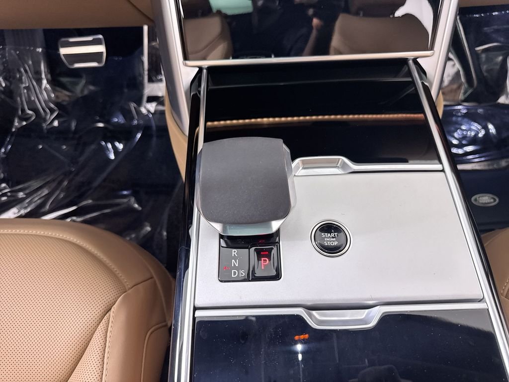 New 2026 Santorini Black Land Rover SE LWB image 18