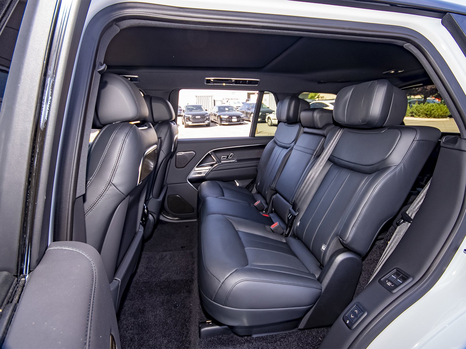 New 2026 Fuji White Land Rover Autobiography image 46