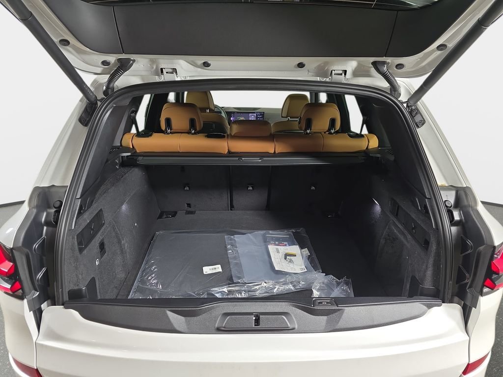 New 2026 Mineral White Metallic BMW xDrive40i image 11