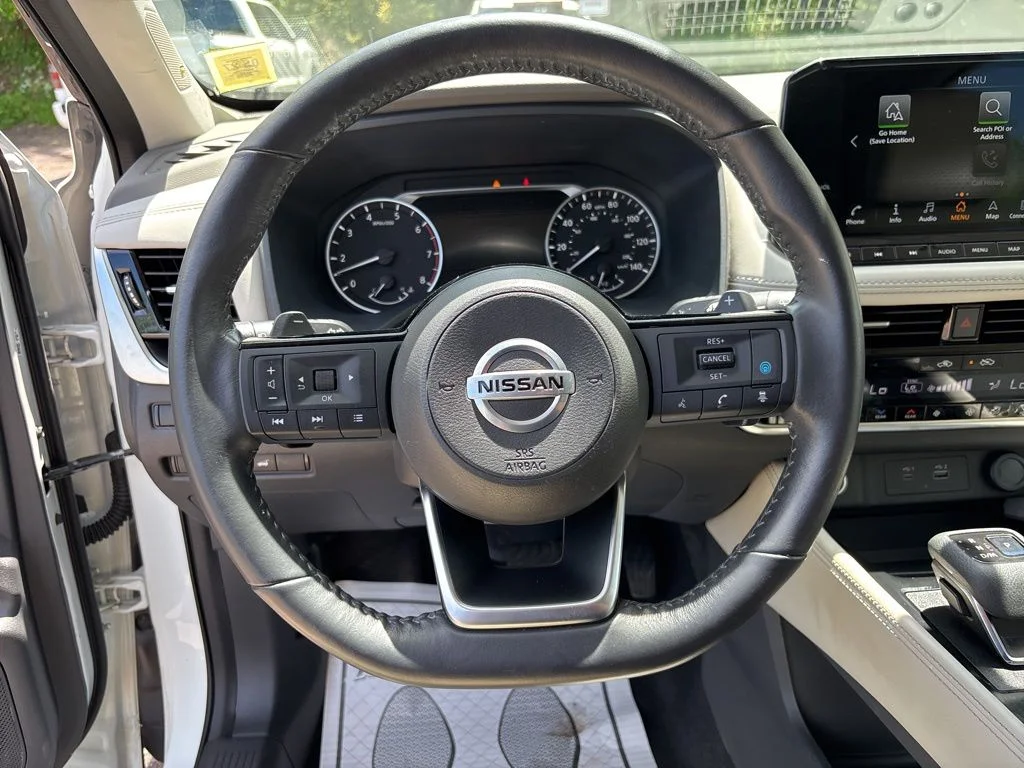 Used 2021 White Nissan SL image 19