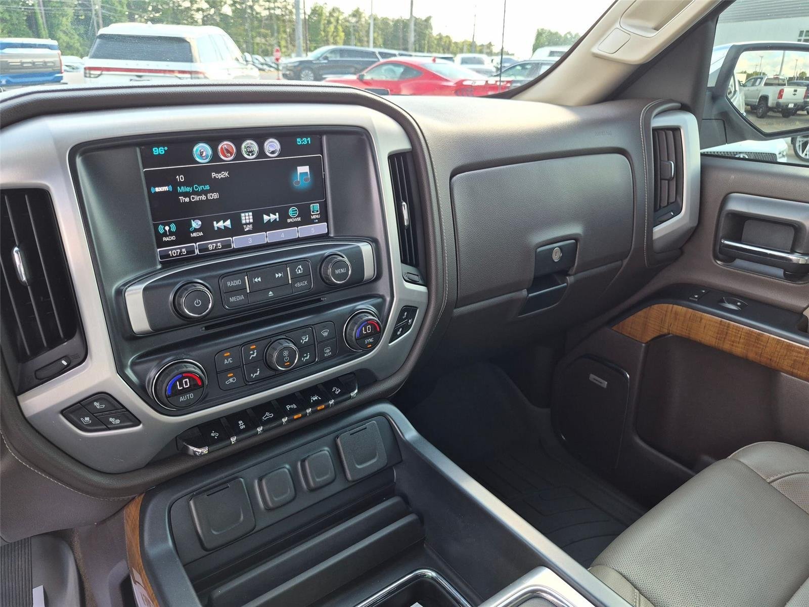 Used 2017 White Frost Tricoat GMC SLT image 20