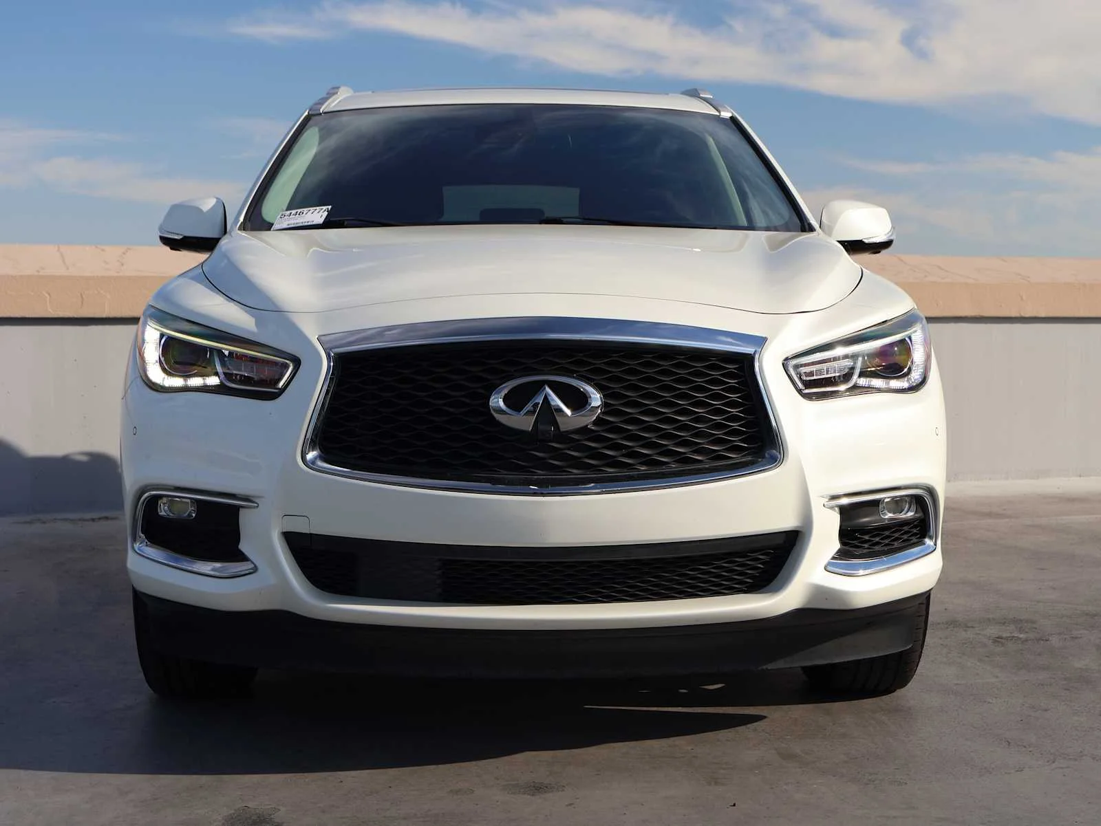 Certified Used 2019 Majestic White INFINITI LUXE image 2