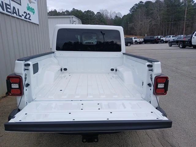 New 2026 Bright White Clear-Coat Exterior Paint Jeep Rubicon image 6