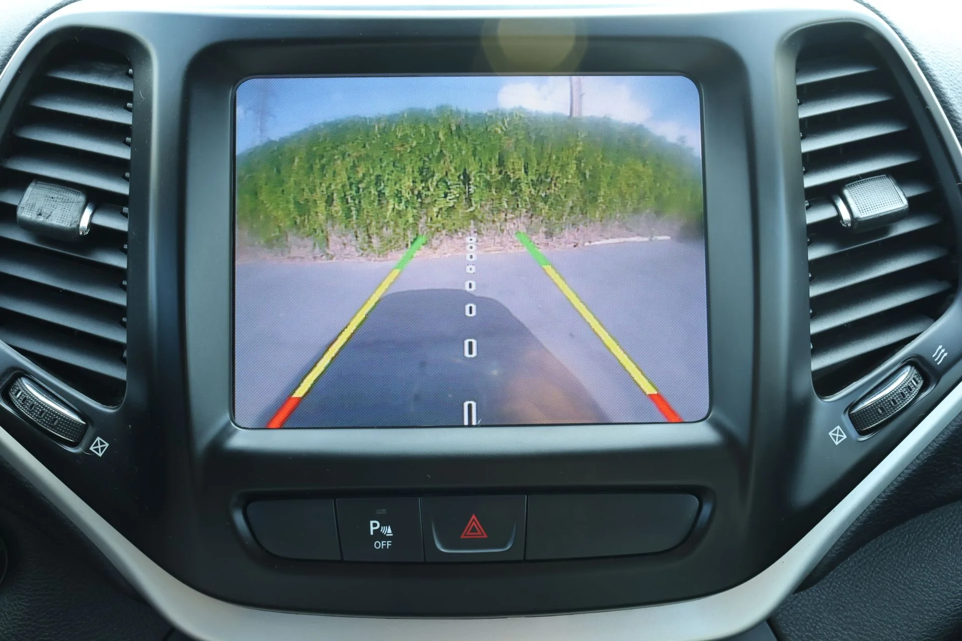 Used 2018 Gray Jeep Latitude Plus image 14