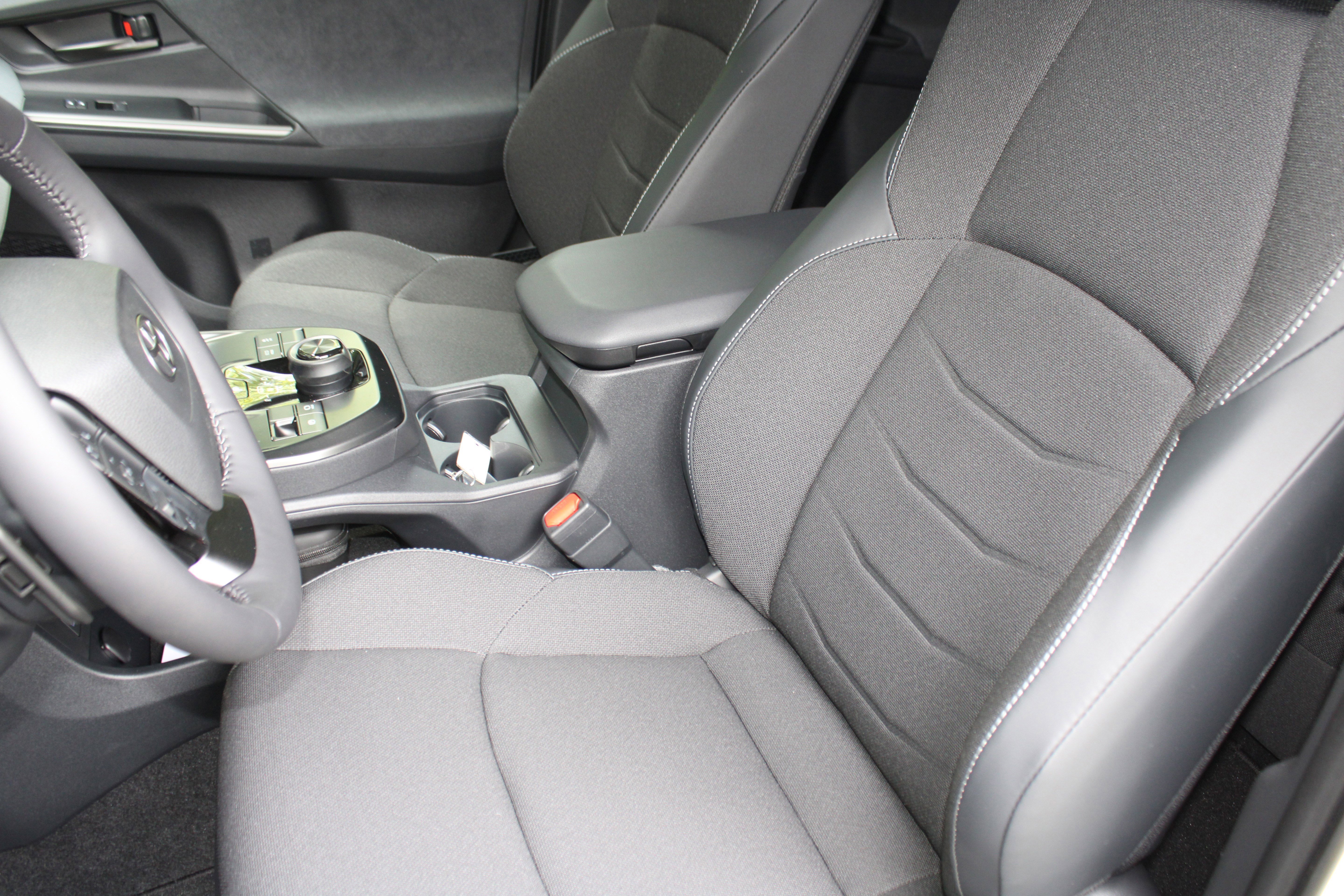 New 2026 Wind Chill Pearl <sup>1</sup> Toyota  SE image 20