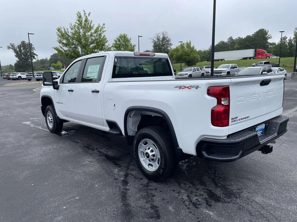 New 2026 Summit White Chevrolet WT image 4