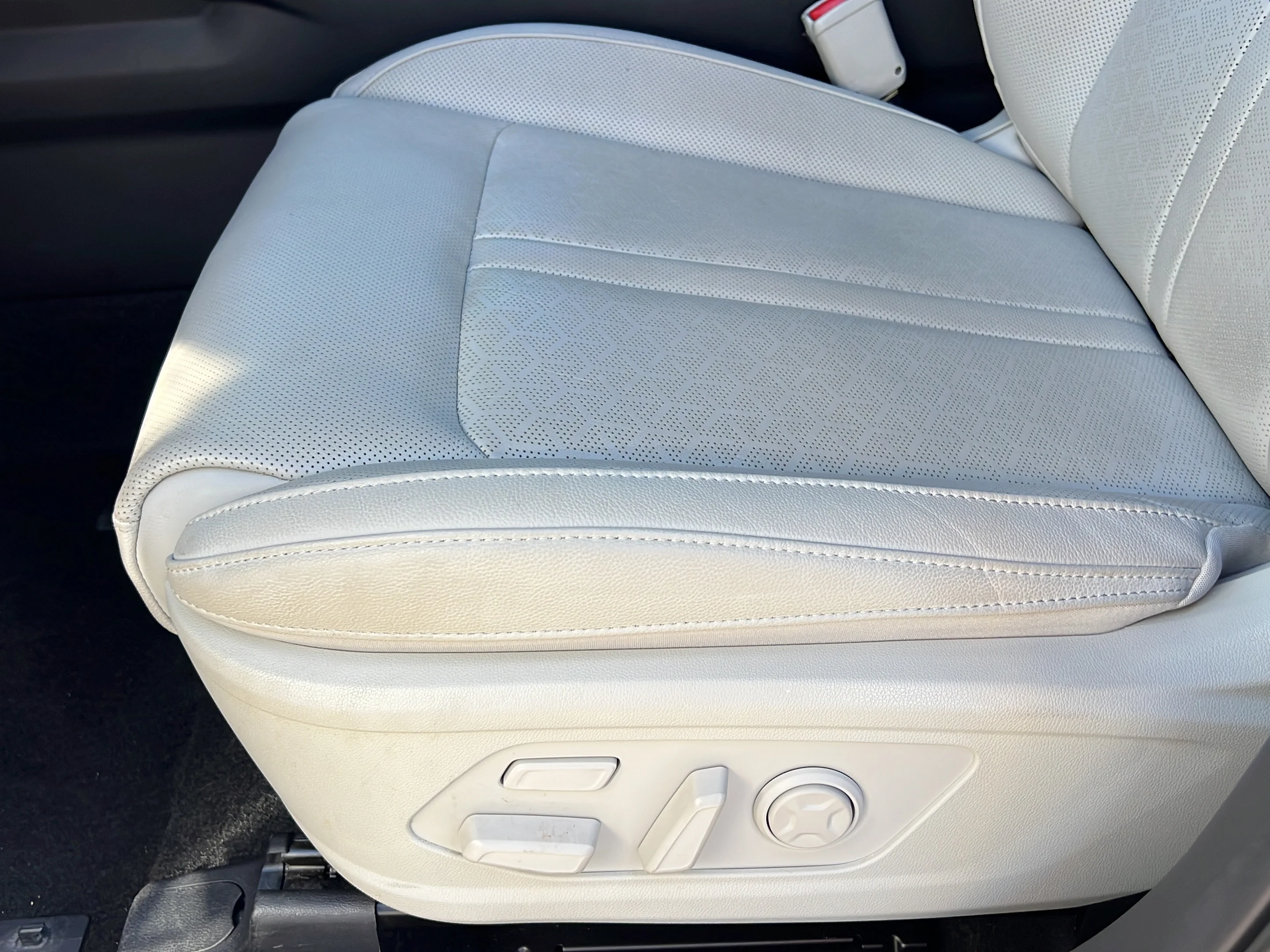 Used 2023 Platinum Graphite Kia SX Prestige image 17