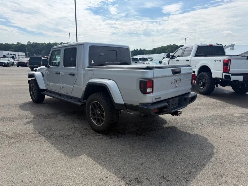 Used 2022 Silver Jeep Overland image 9