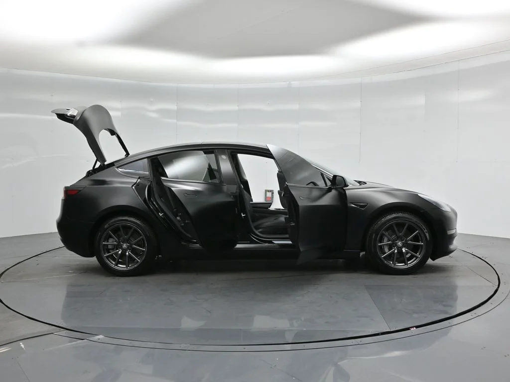 Used 2019 White Tesla Standard Range Plus image 3