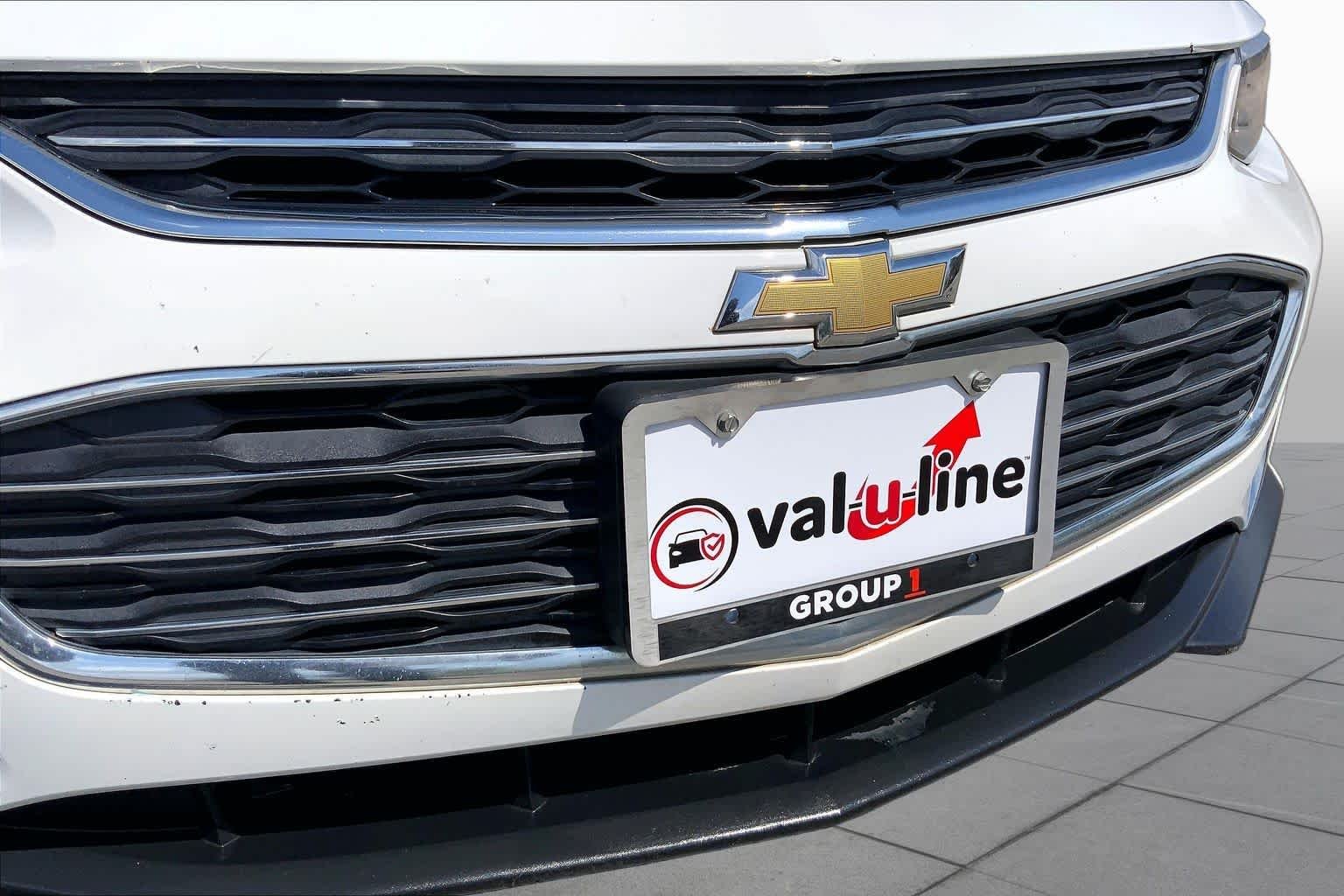 Used 2017 Summit White Chevrolet LT image 29