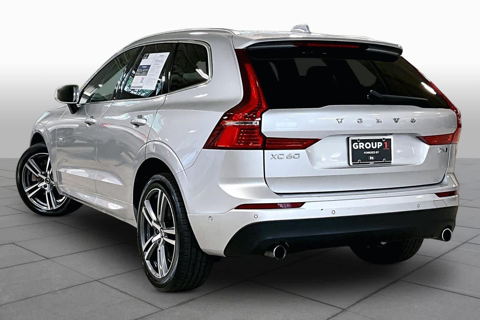 Used 2019 Bright Silver Metallic Volvo Momentum image 12