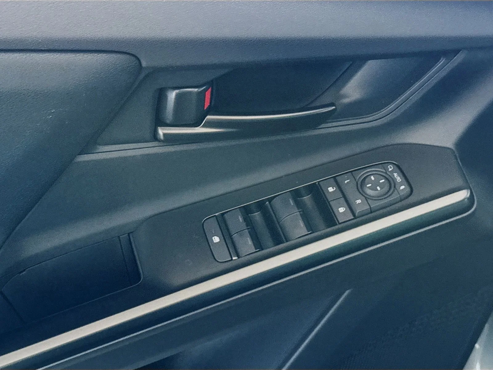 2026 Toyota bZ XLE - Photo 16