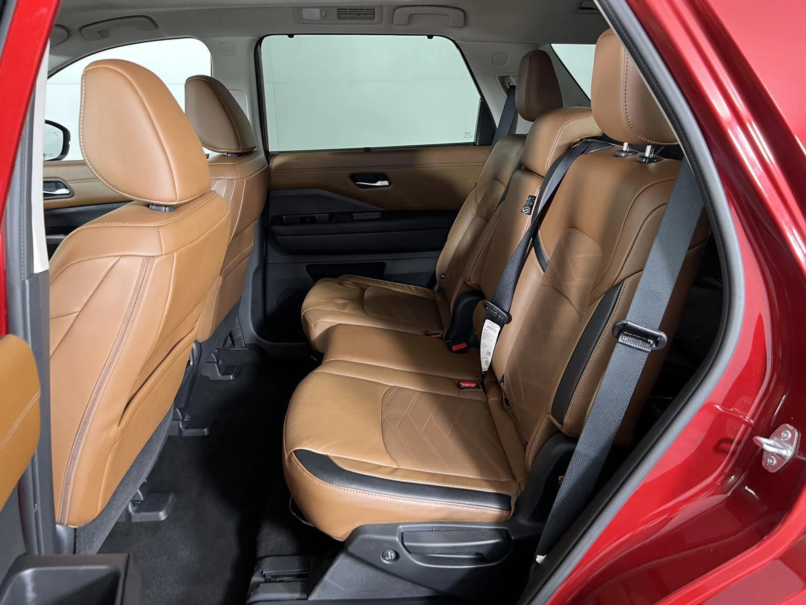 Used 2024 Scarlet Ember Nissan Platinum image 22