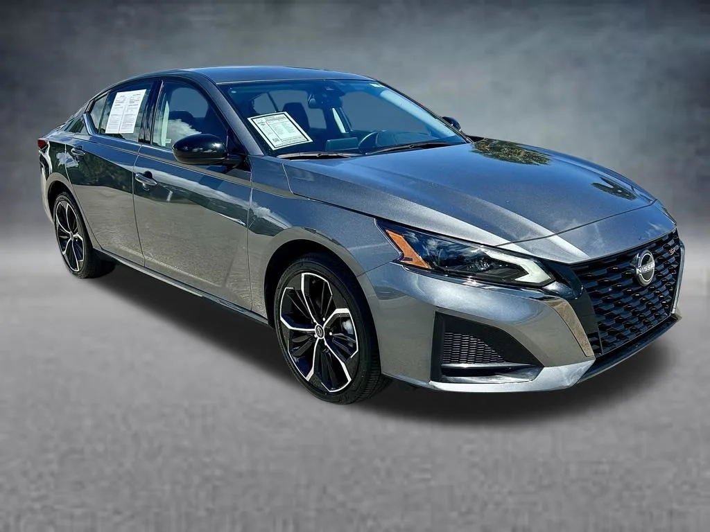 Used 2025 Gray Nissan 2.5 SR image 3