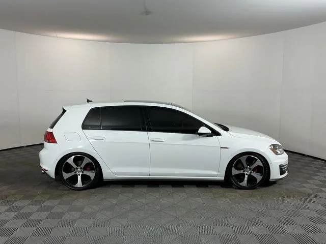 Used 2016  Volkswagen Autobahn image 4