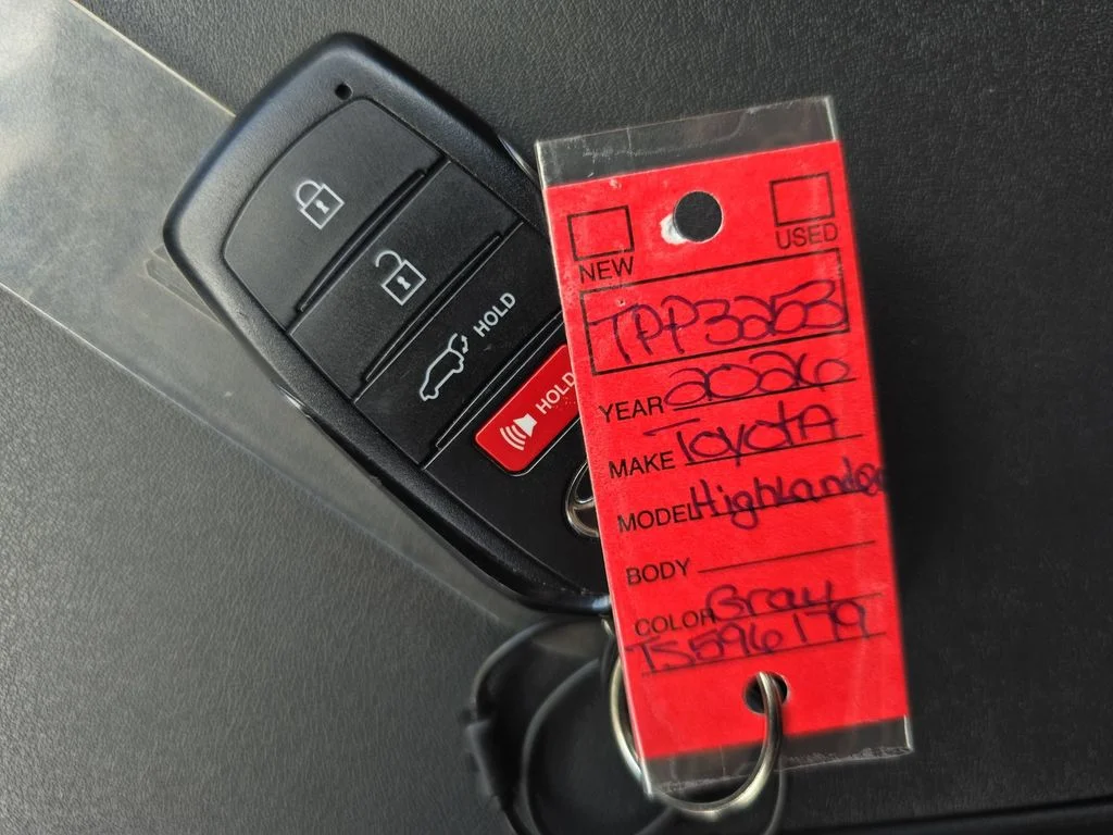 Used 2026  Toyota XLE image 17