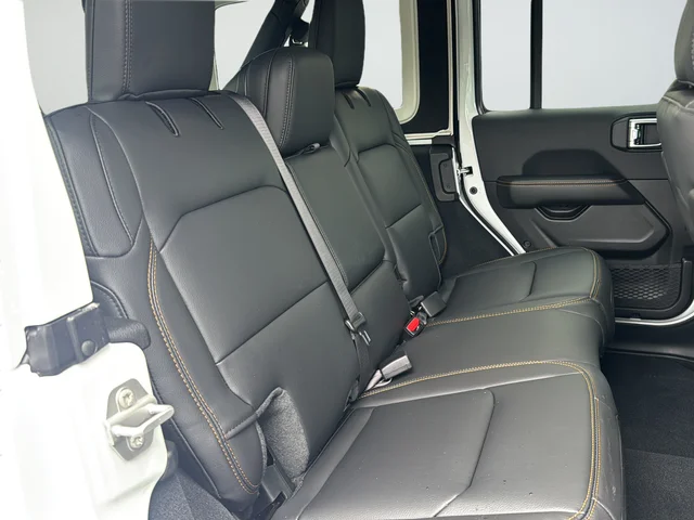 New 2026 Bright White Clear-Coat Exterior Paint Jeep Sahara image 25