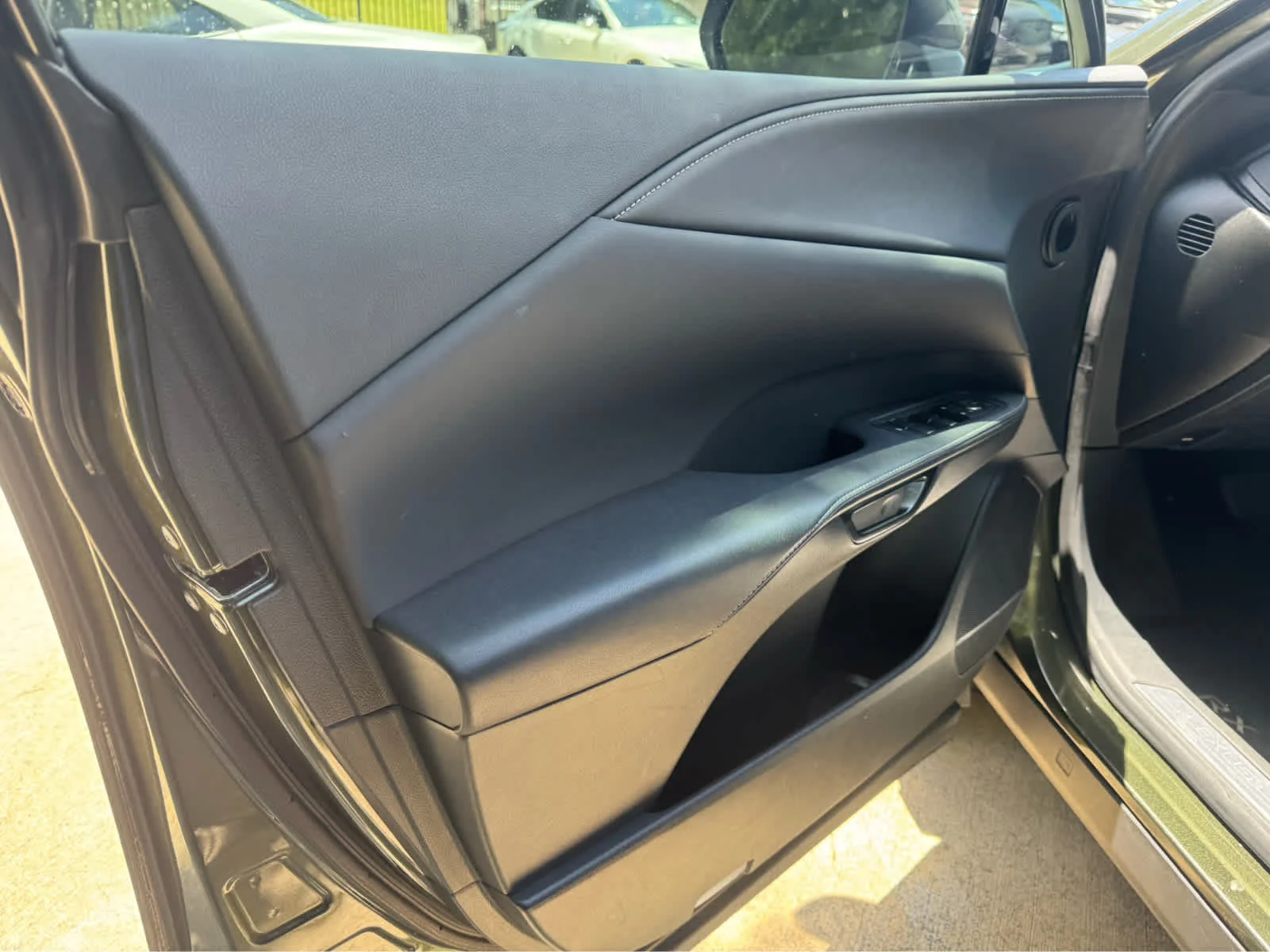 Used 2025 Nori Green Pearl Lexus Premium image 7