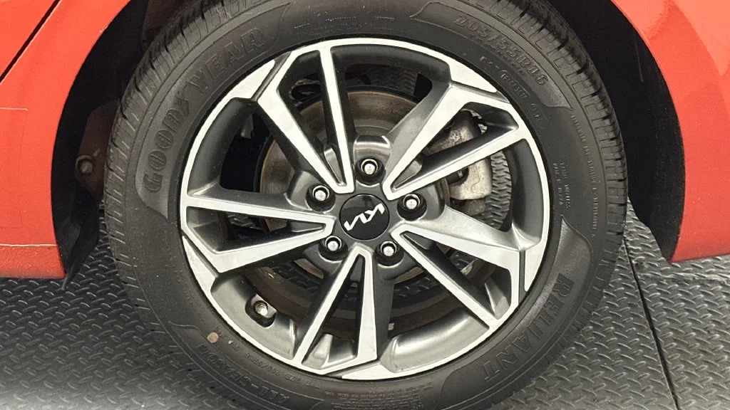 Used 2023 Red Kia LXS image 20