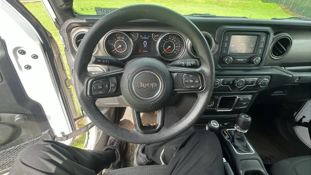 Used 2019 White Jeep Unlimited Sport image 16