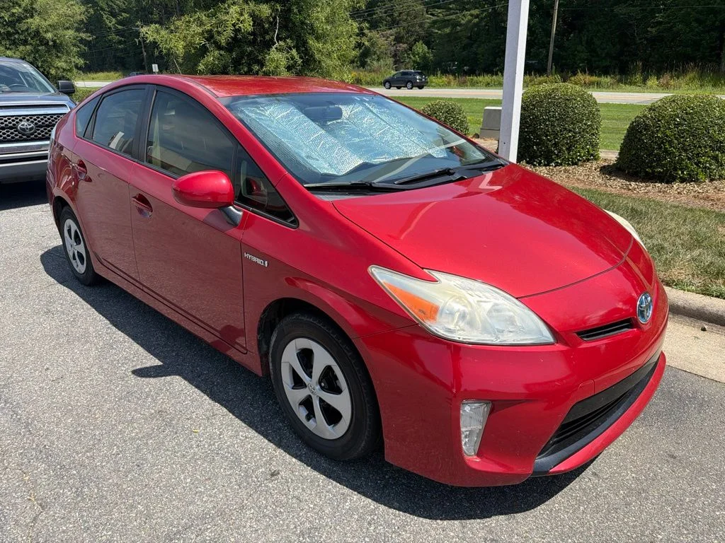 Used 2014 Red Toyota Three image 7