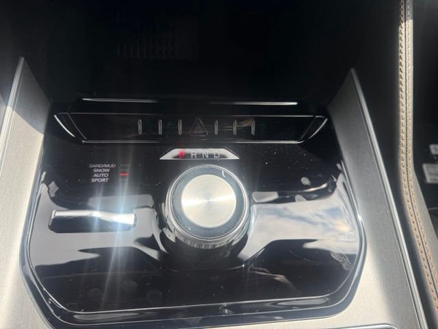 New 2026 Bright White Clear-Coat Exterior Paint Jeep  image 19