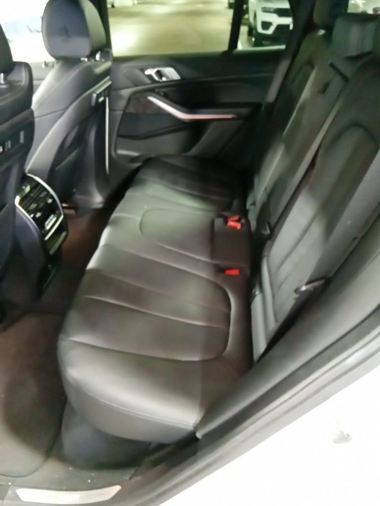 Used 2022 Alpine White BMW xDrive40i image 10