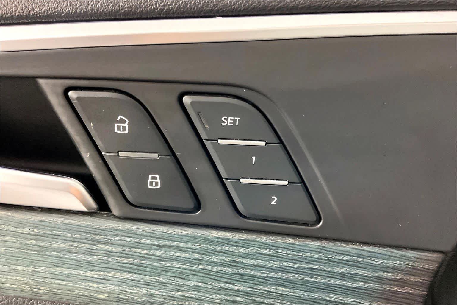 Used 2018 Ibis White Audi Premium image 32
