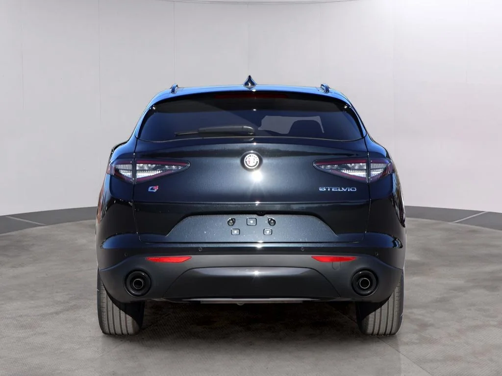 New 2025 Vulcano Black Metallic Alfa Romeo Base image 6