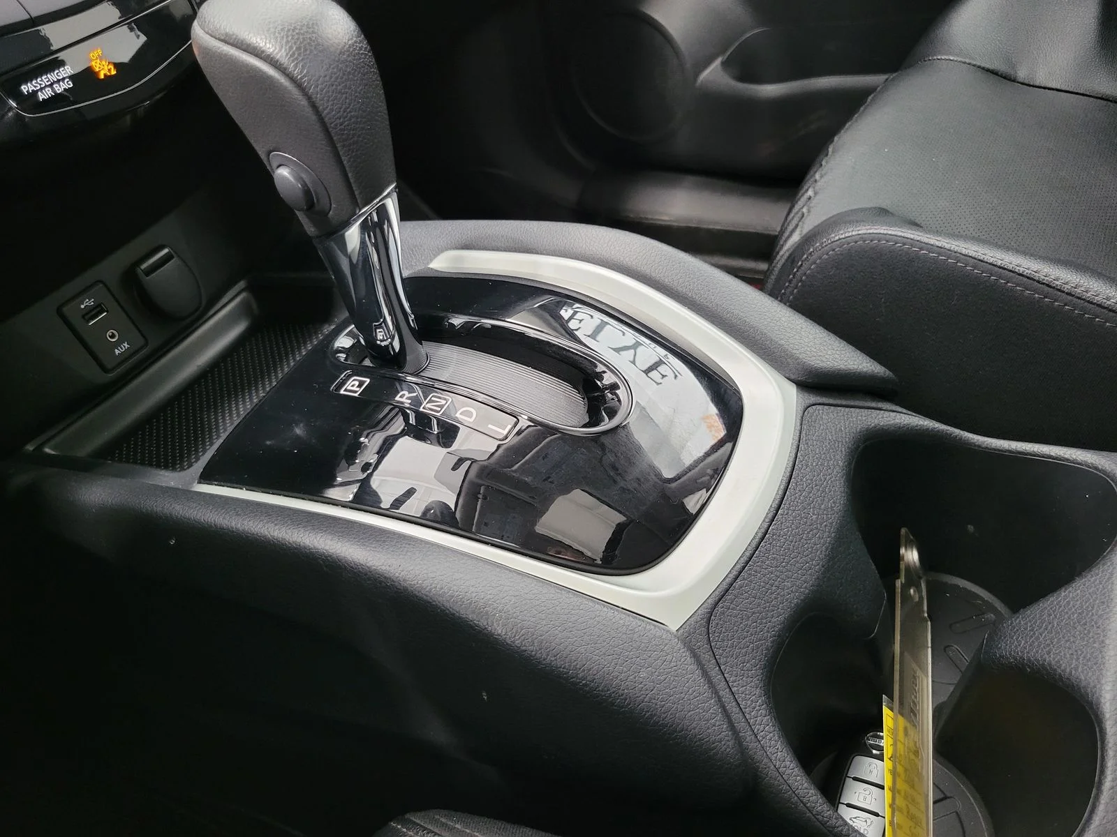Used 2016 Red Nissan SL image 23