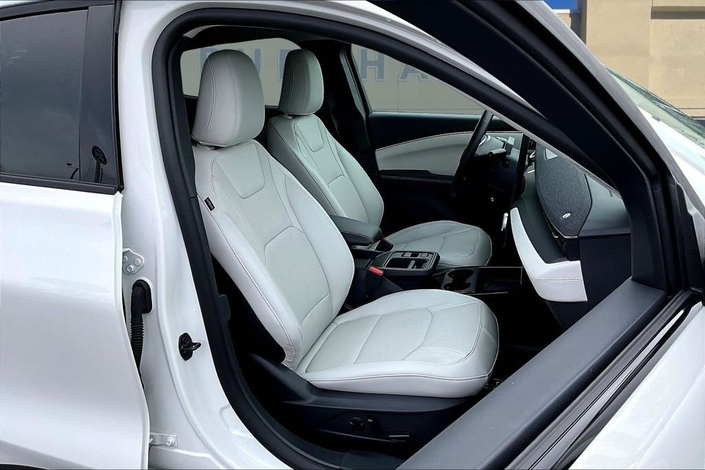 2025 Ford Mustang Mach-E Premium - Photo 11