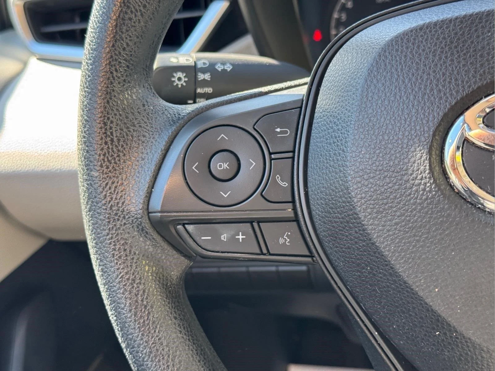 Used 2022 Celestite Toyota LE image 18