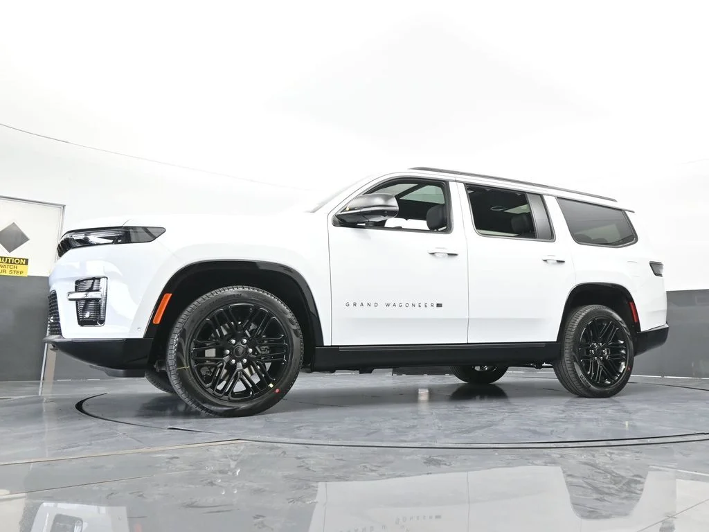 New 2026 Bright White Clear-Coat Exterior Paint Jeep Limited Reserve image 60